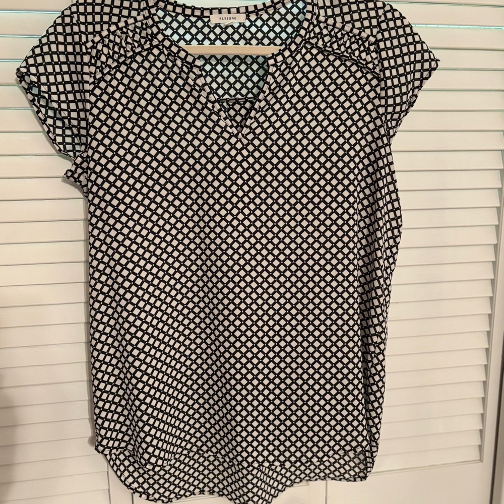 Pleione Black and White Diamond Pattern Blouse